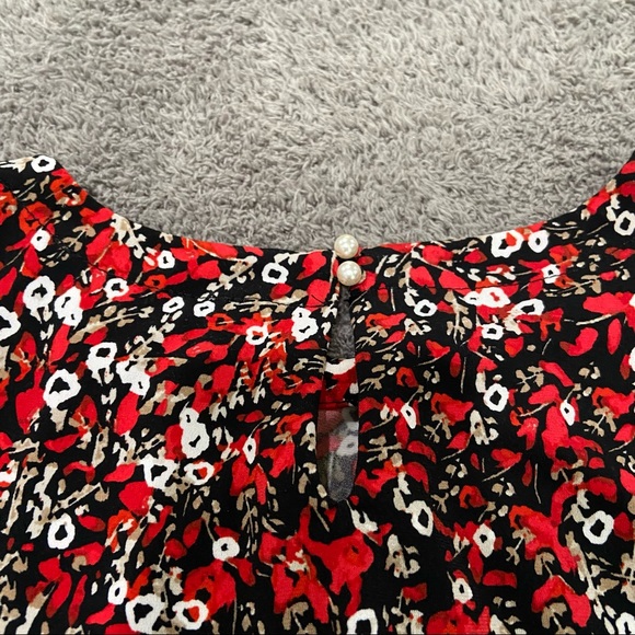 Karl Lagerfield Floral Sleeveless Blouse, Pearl Button Detail - Picture 5 of 6